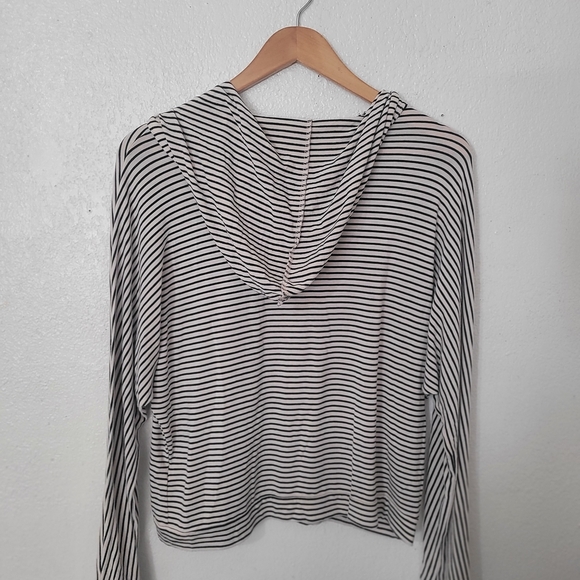Forever 21 Athleisure Black and White Casual  Striped Hoodie - Picture 3 of 3